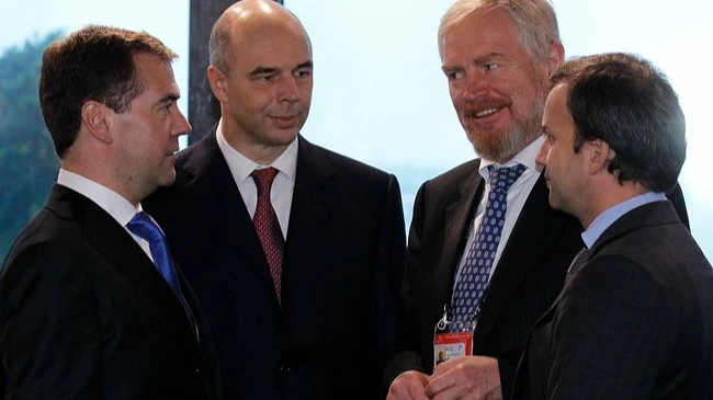 Силуанов (второй справа) предложил пересадить российских чиновников на «Лады». Фото: Кремлин.ру
