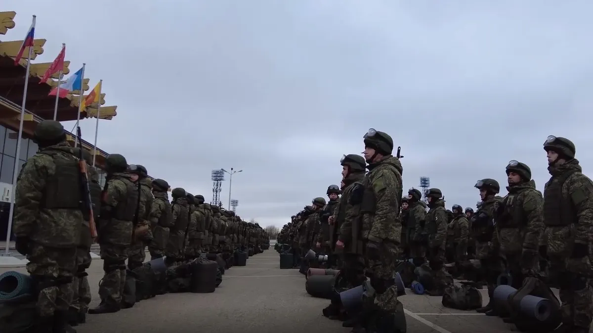 На фоне молвы о второй волне мобилизации в Новосибирске ищут сотрудников на оборонное предприятие с зарплатой до 120 тысяч рублей