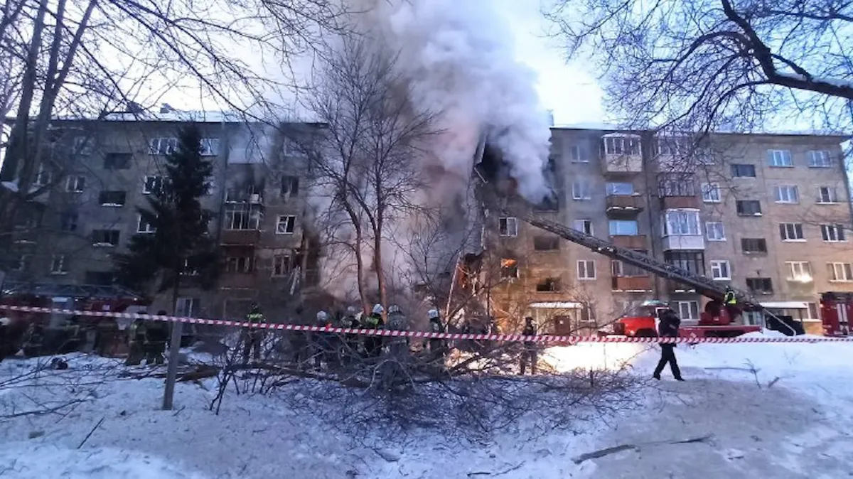 «Я и за газ должна заплатить!»: управляющая компания заставляет платить жильцов взорвавшегося дома на Линейной, 39 в Новосибирске