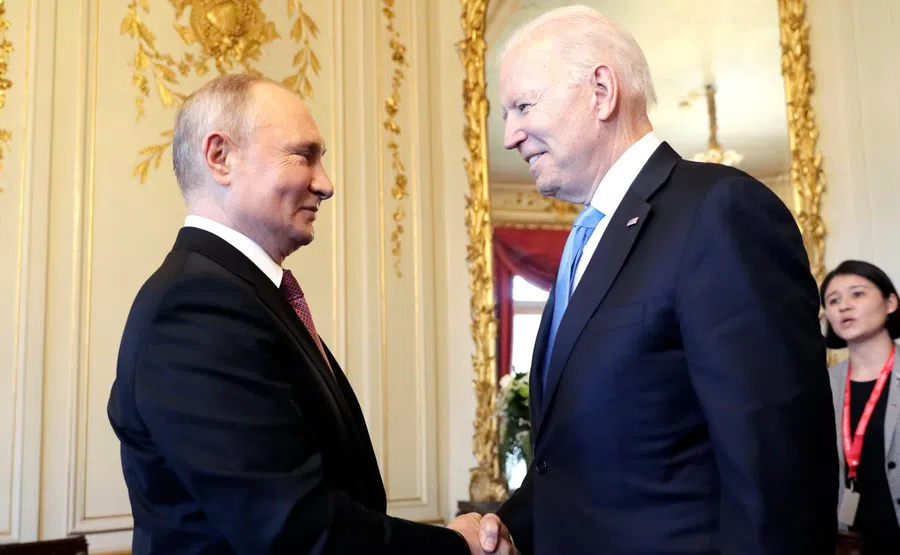 Два часа говорили Путин и Байден в узком кругу