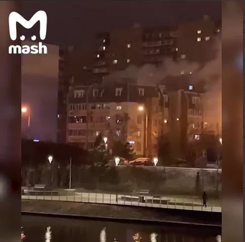 Дым было видно издалека: в сети появились кадры пожара в квартире Марины Хлебниковой