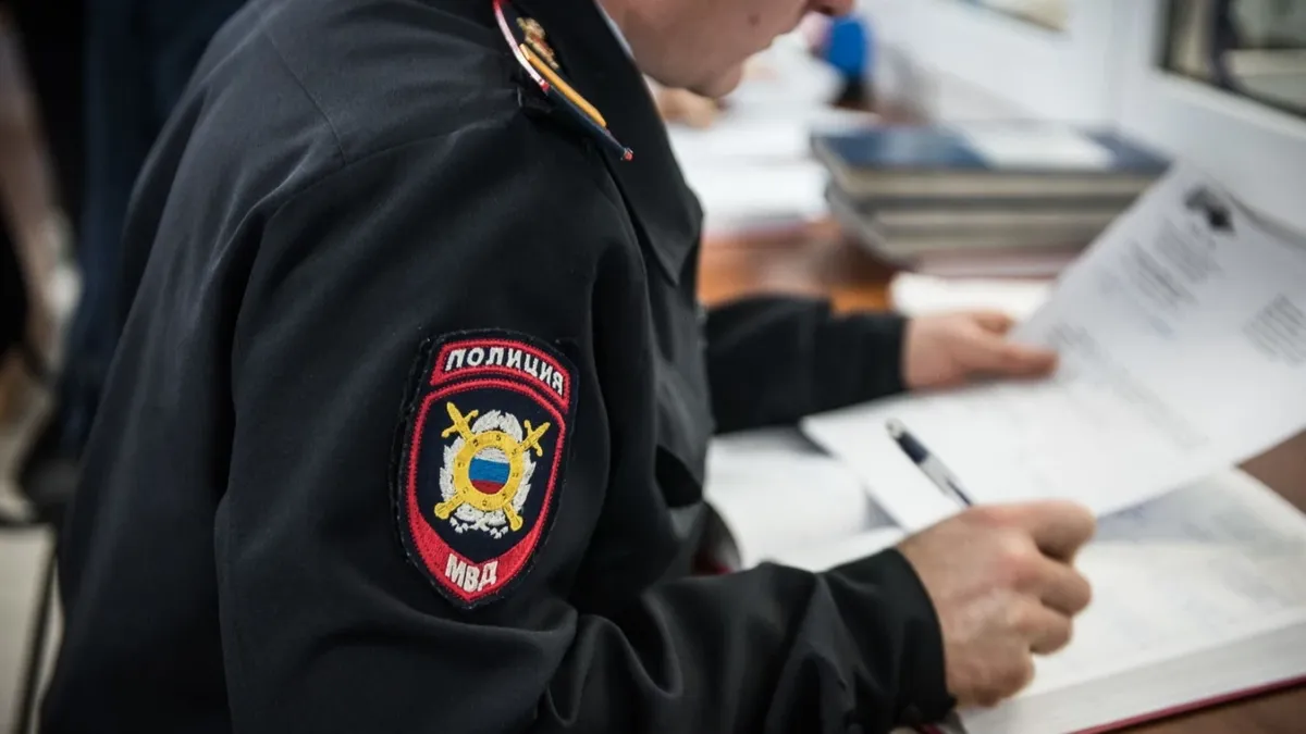 В Москве сотрудницу полиции ограбили прямо в подъезде