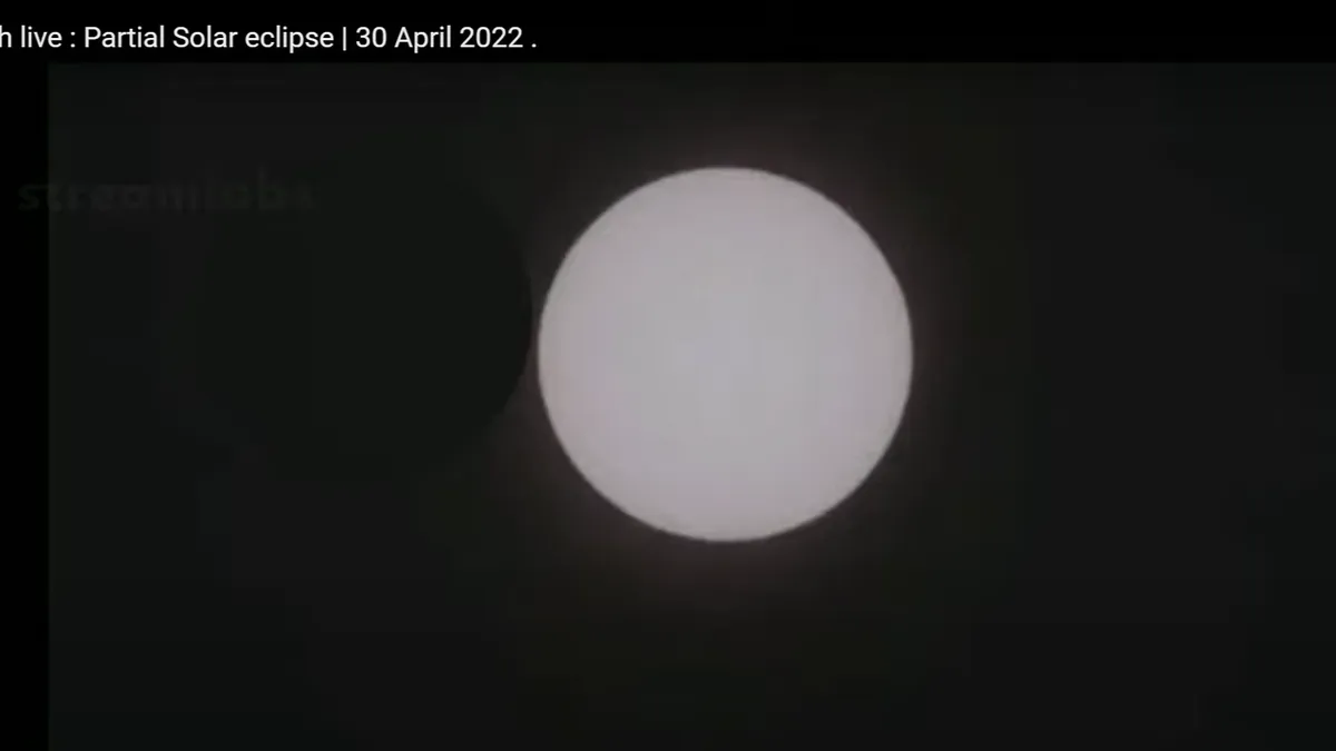 Первые кадры частного солнечного затмения 30 апреля 2022 уже можно увидеть – прямая трансляция затмения над Тихим океаном 