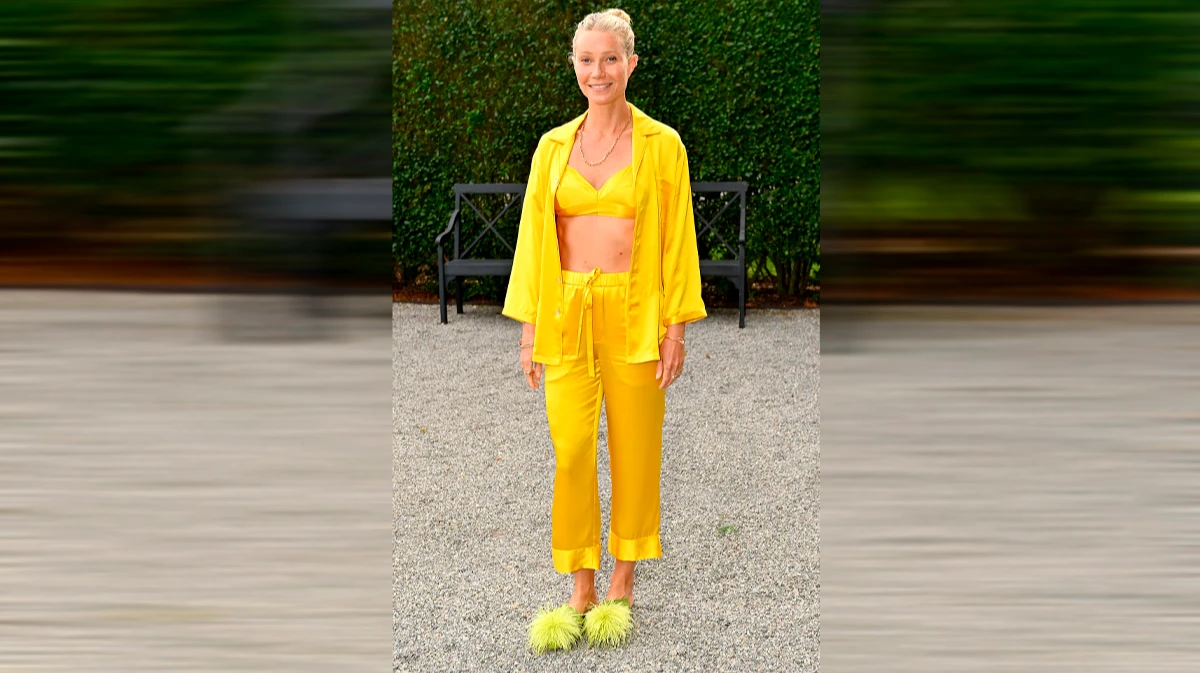 Гвинет Пэлтроу в сексуальной шелковой пижаме на званом ужине Dreamy Goop с Cartier - 49-летняя актриса надела надела ярко-желтый комплект Olivia von Halle и показала свой бюст 