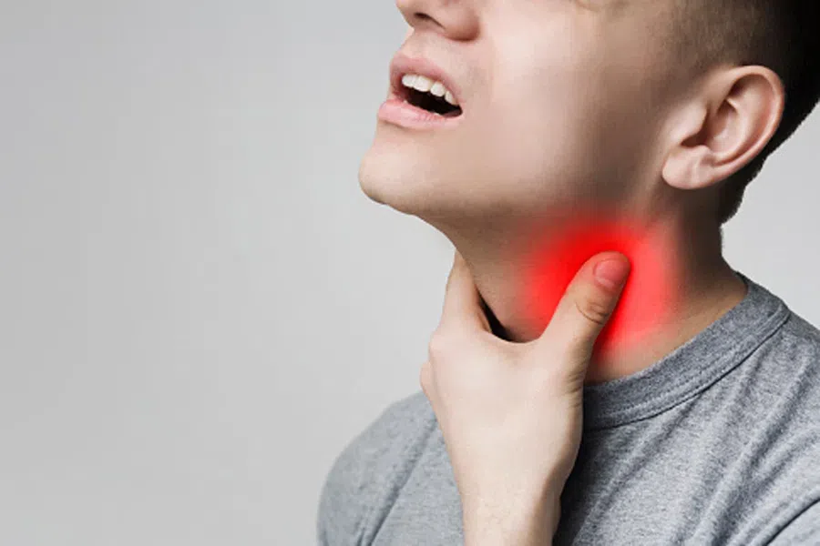 Постоянная боль в горле мешает есть: как себе помочь?
