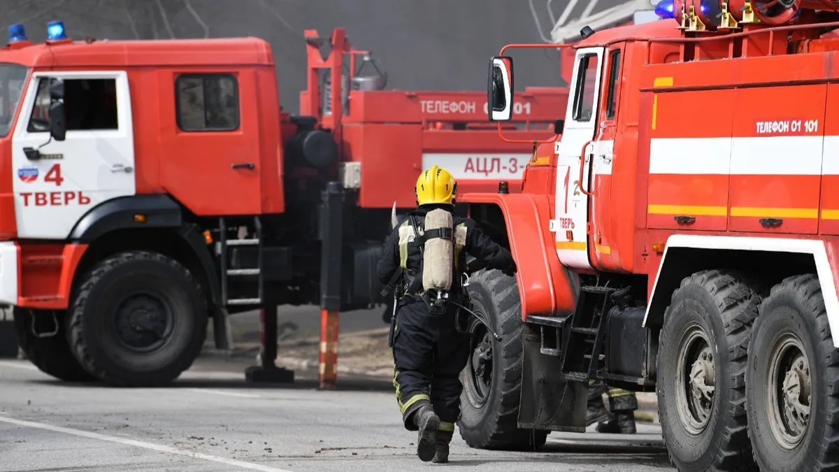На пожаре были задействованы более 60 единиц техники. Фото: тверскаяобласть.рф