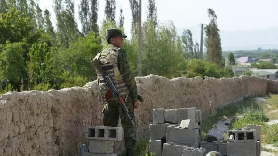 Число пострадавших во время конфликта на границе Киргизии и Таджикистана достигло 17. Погибли двое мирных жителей