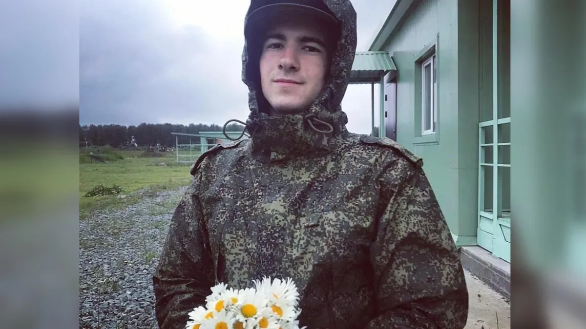 По нему дома плачет даже кот: Каким был погибший в зоне спецоперации 23-летний командир взвода Александр Попов из Бердска. Жизнь в фотографиях
