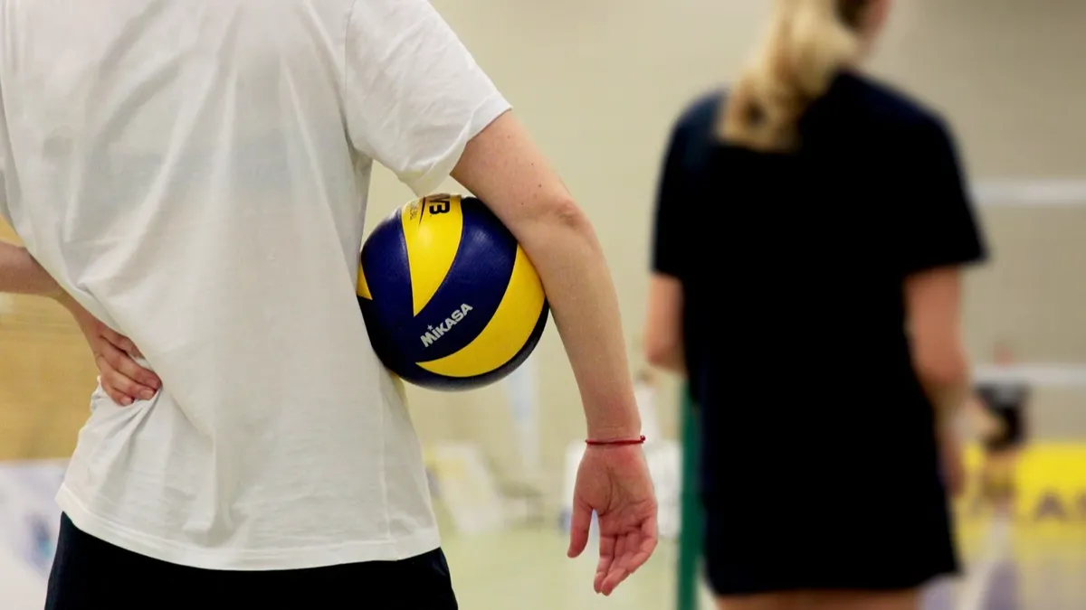 В Москве 14-летний школьник умер во время соревнований по волейболу