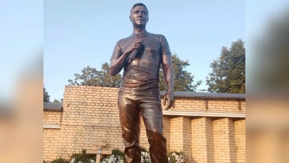 В Москве открыли памятник Юрию Шатунову – его высота больше двух метров