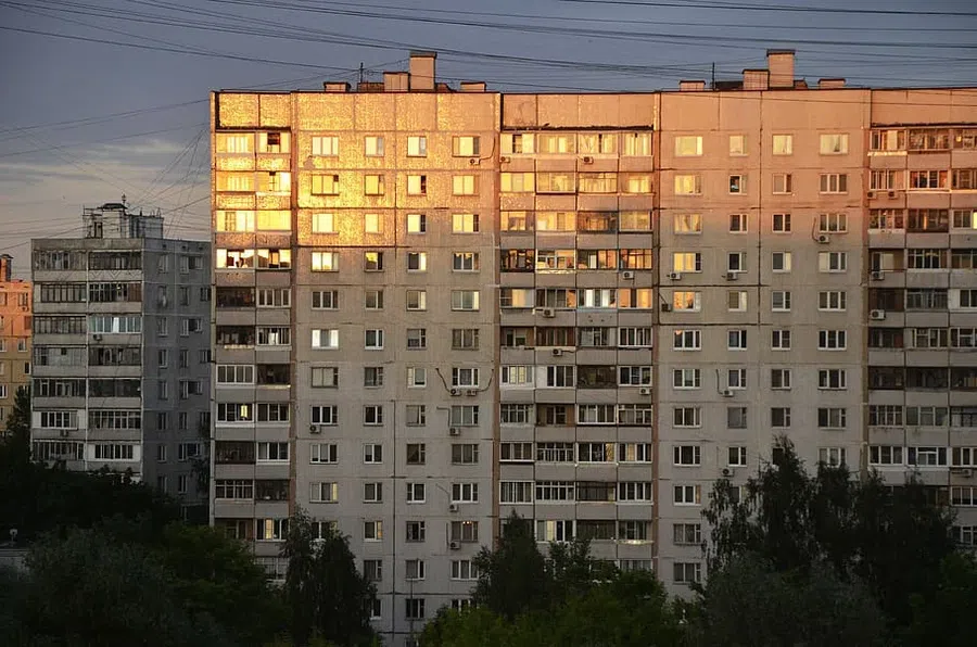 Мальчик с аутизмом выбросил новорожденную сестру с 7 этажа в Москве