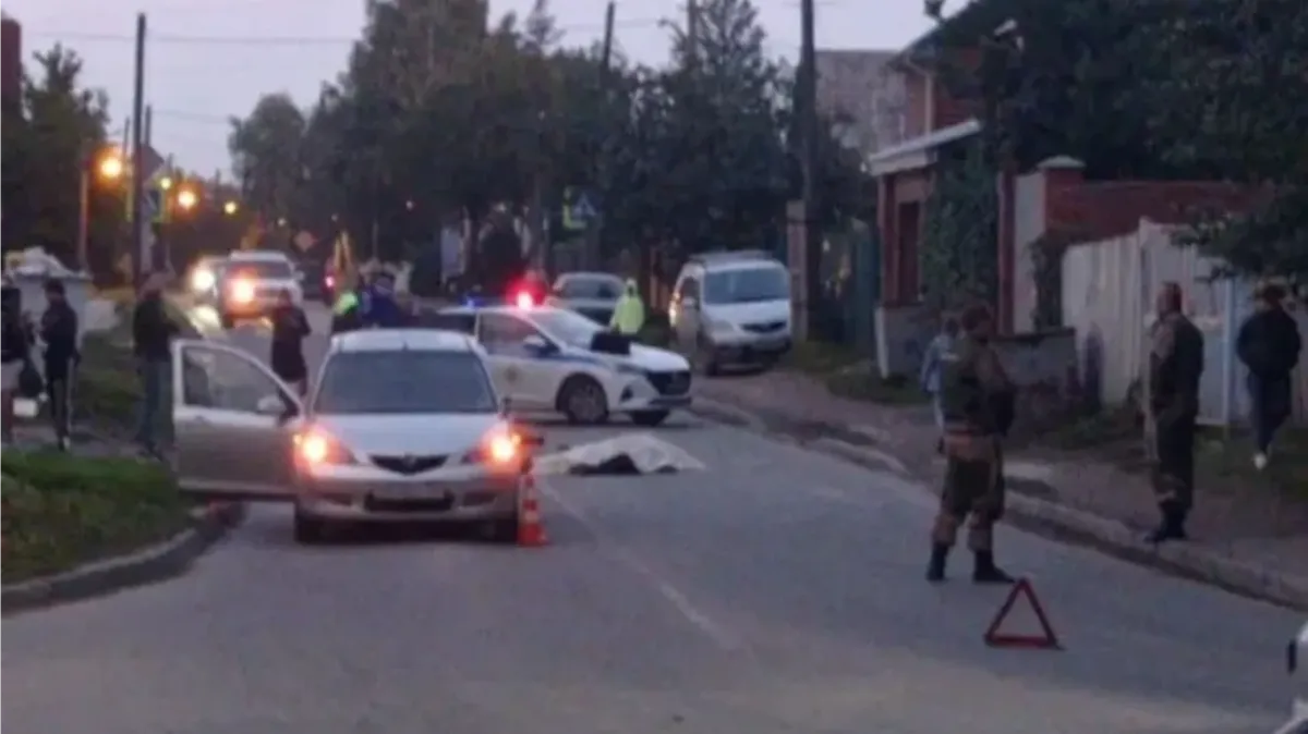 «Крови не было» В Бердске около Дома ветеранов погиб водитель мотоцикла — подробности ДТП