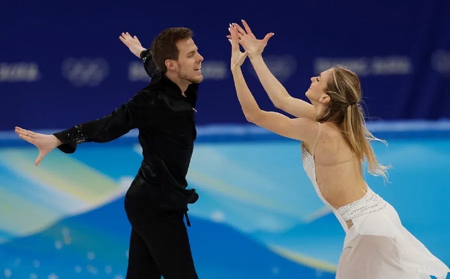 Российские фигуристы Никита Кацалапов и Виктория Синицина выиграли серебро на Олимпийских играх в Пекине