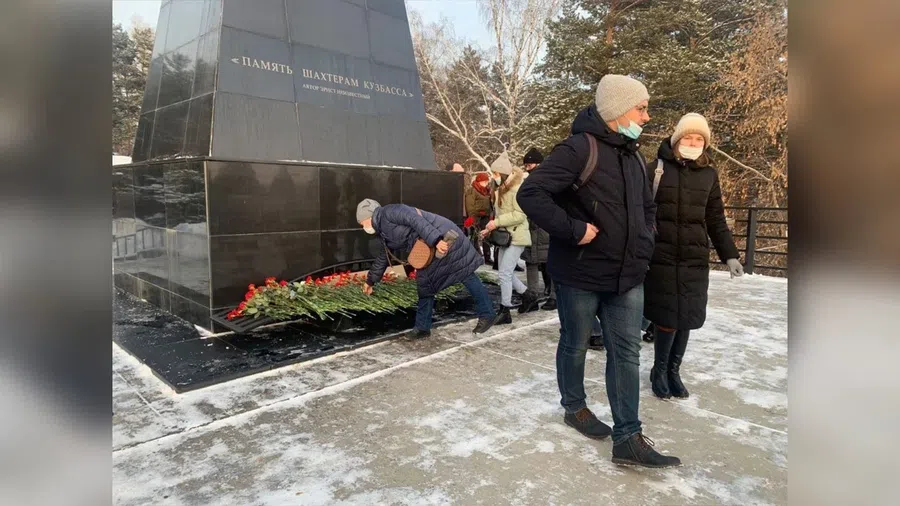 «Но слова теперь ни к чему»: как живет Кемеровская область после жуткой трагедии на шахте «Листвяжной», где погиб 51 человек. В Кузбассе траур