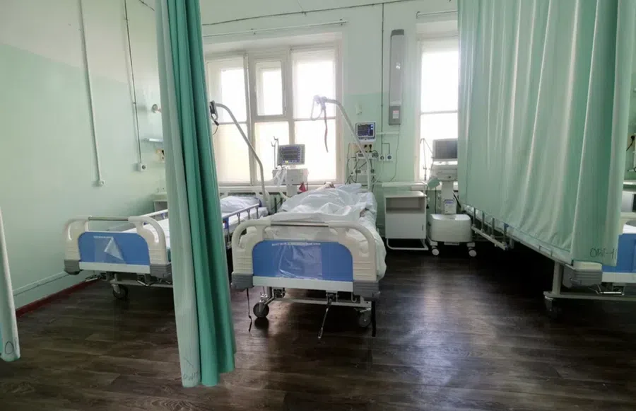 «Ощущение, что теперь его там оставят надолго»: Жена пациента ковидного госпиталя, которого выписали с 85% поражением легких, ждет ответа от Путина и прокуратуры