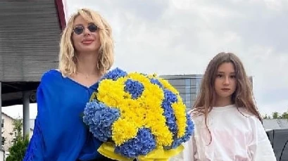 Светлана Лобода и ее дочь Евангелина показались на публике, поддержав Украину. Фото: lobodaofficial/Instagram* (соцсеть запрещена в РФ)