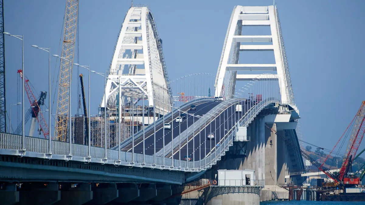 Минобороны РФ: ВСУ снова пытались атаковать Крымский мост катерами-камикадзе