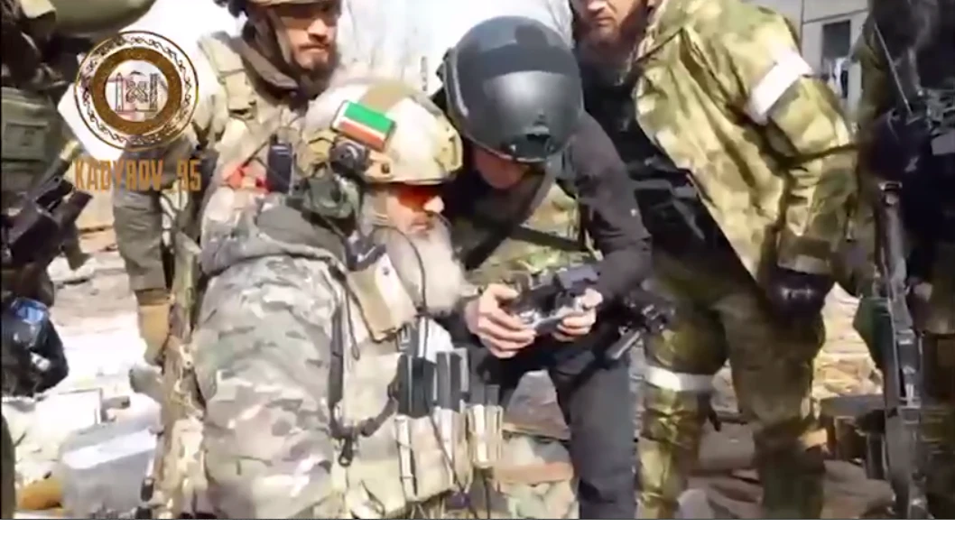 Кадыров показывает на видео штурм «Азовсталь» в Мариуполе. Националисты прячутся в корпусах - убит снайпер на крыше 