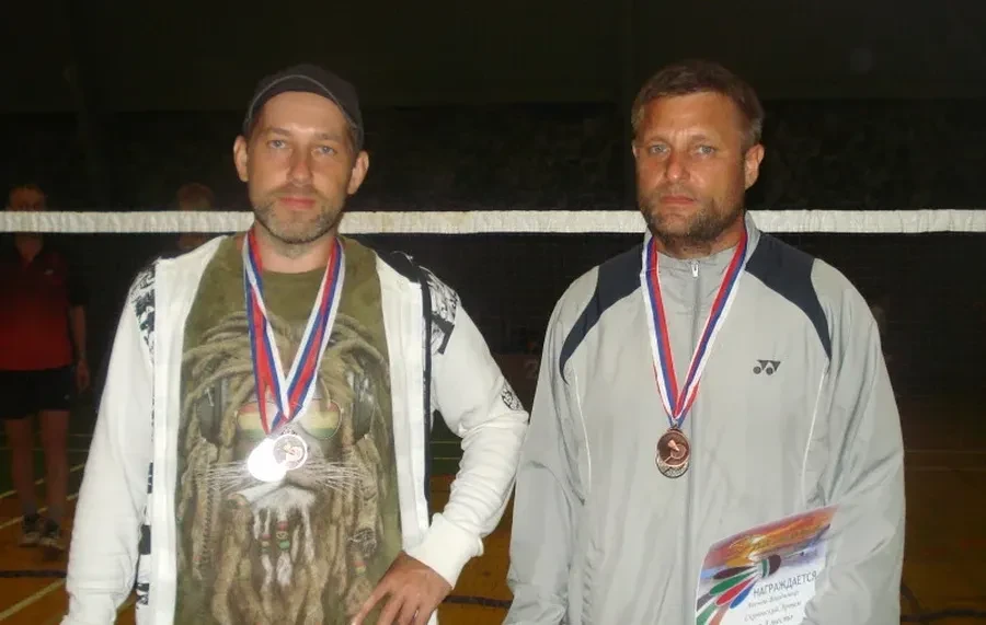  Владимир Леонов из Бердска (на фото — справа) обошел сотню ветеранов бадминтона со всего мира