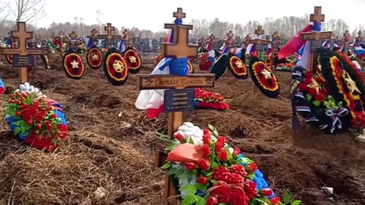 «Мертвые придут и спросят с тебя» В Новосибирске нашли кладбище для бойцов ЧВК «Вагнер» с 200 новыми могилами: кто на нем похоронен - видео 