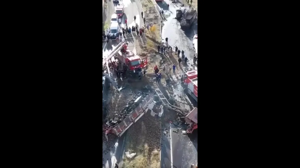 В Турции погибли 7 человек в результате ДТП с автобусом и грузовиками