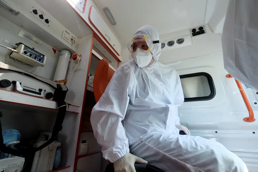 Умерли 13 человек с коронавирусом за сутки на первый день 2022 года в Новосибирской области. Самому молодому из жертв было 46 лет