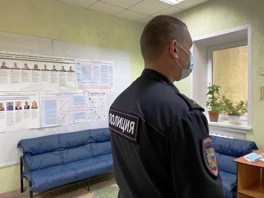 Скупщиков голосов для выборов выявили в Бердске: Полиция ищет Nissan Almera с иркутскими номерами и ВАЗ-2109