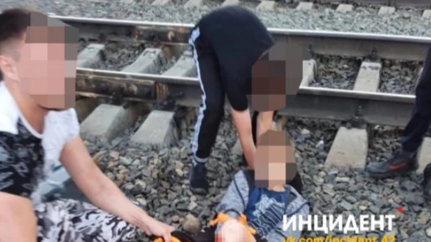 В Кузбассе поезд отрезал ноги 16-летнему юноше