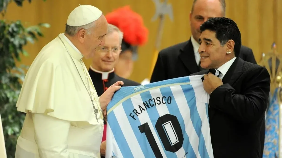 Папа Римский и Диего Марадона. Фото: Getty Images