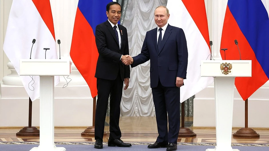 Президент Индонезии передал послание Зеленского Путину и заявил, что готов «наладить общение»