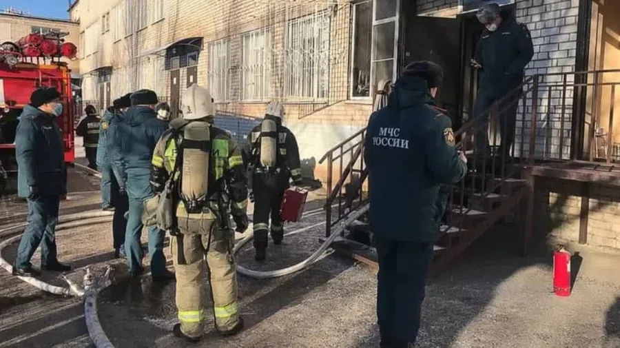 Жертвами пожара в красной зоне ковидного госпиталя в Астрахани стали две пациентки реанимации. СК возбудил уголовное дело