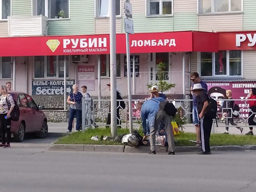 Мотоциклист разбился в центре Бердска ранним утром 16 июня. Подробности трагедии и видео