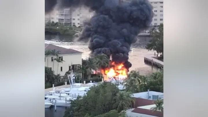 Во Флориде вспыхнула и сгорела 75-футовая яхта - пострадавший с тяжелыми ожогами находится в реанимации 