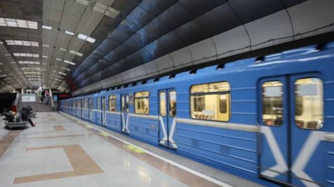 В Новосибирске молодая девушка упала на пути в метро на станции «Красный проспект»

