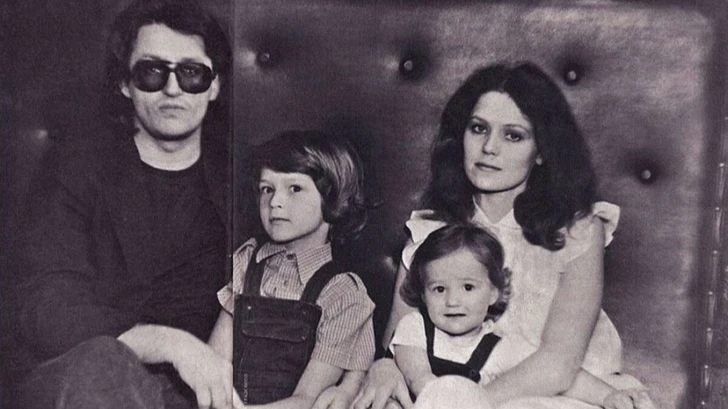 Третья жена Александра Градского требует наследство: подала в суд на вдову и своих же детей

