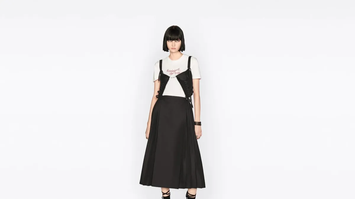 Плиссированную юбку из шерсти и мохера сравнивают с предметом исторической китайской одежды. Фото: Еdition.cnn.com