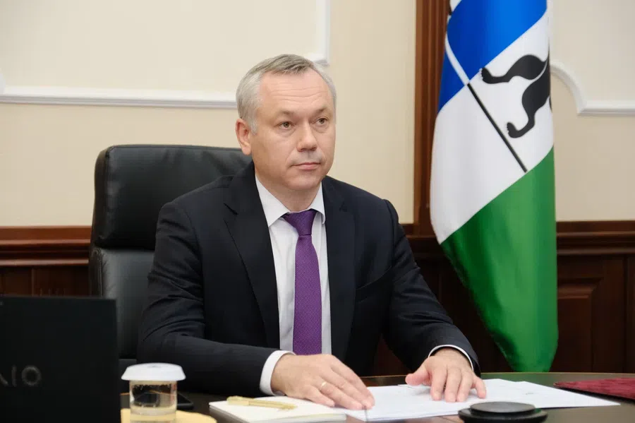 Губернатор Травников разрешил новогодние корпоративы в Новосибирской области