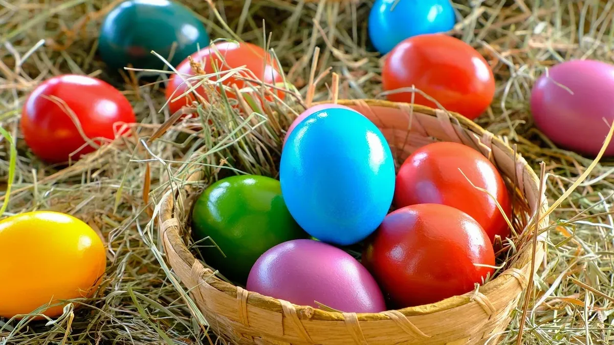 Крашеные яйца, кролики и булочки с крестами: почему в Пасху сплелись языческие традиции и чудо воскресения Иисуса Христа 