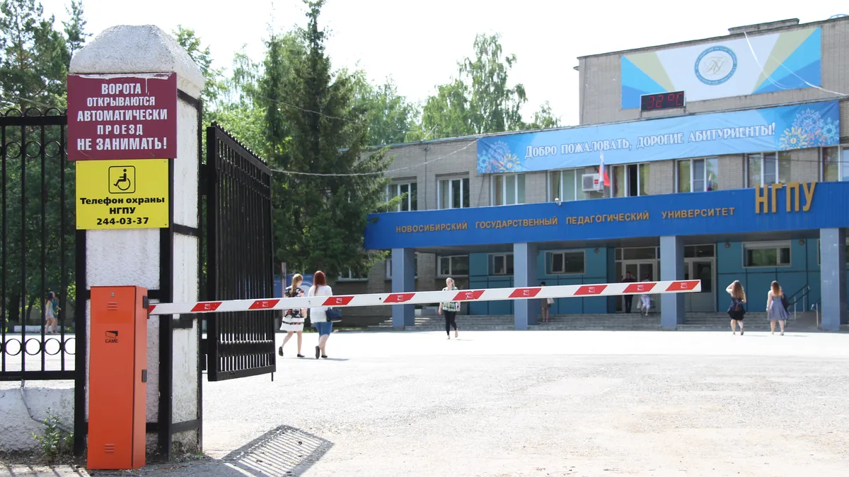 Причину смерти студента в общежитии НГПУ в минобразования Новосибирской области пока не знают. После трагедии власть дала официальный комментарий