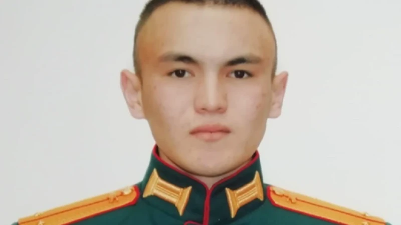 В Оренбурге простились со старшим лейтенантом 24-летним Салаватом Джалиевым. Он погиб, спасая товарищей во время спецоперации на Украине