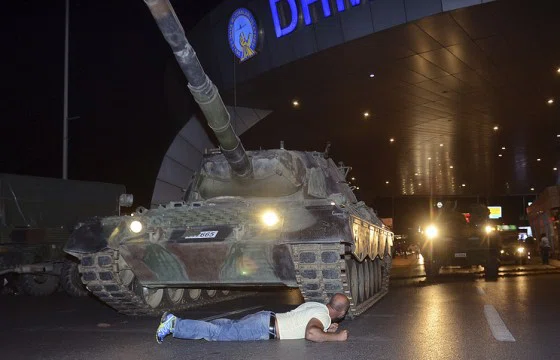 Более 300 человек в Турции задержаны по подозрению в причастности к военному перевороту