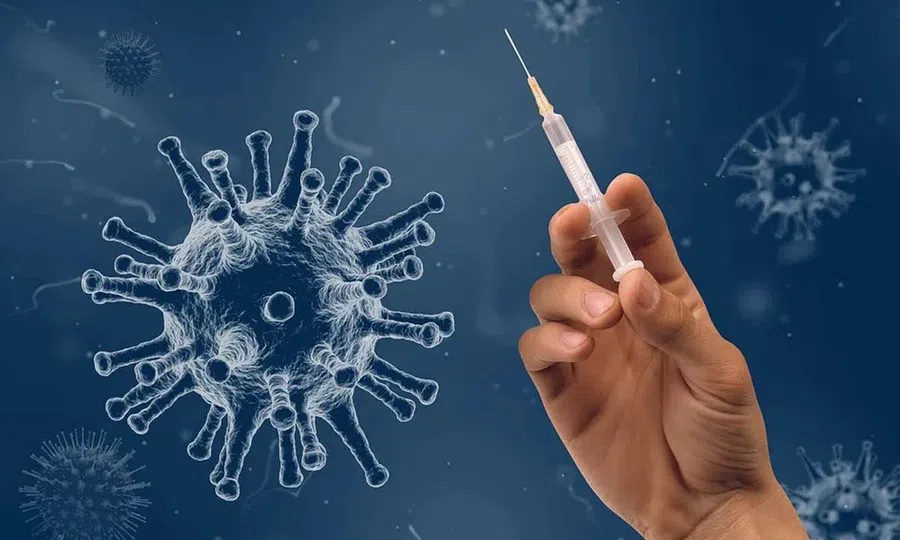 Трехкратное введение вакцины «ЭпиВакКороны-Н» защитит от штамма «омикрон», заявили в «Векторе»