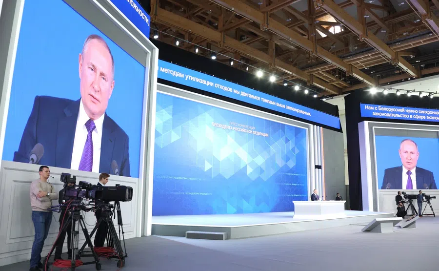 Владимир Путин промолчал о выплате 10 000 рублей семьям с детьми к Новому году-2022 на большой пресс-конференции 23 декабря