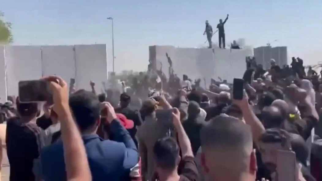 В Багдаде во время протестов погибли 2 человека и 19 получили ранения, в город ввели войска