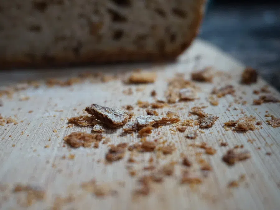 Гадание по хлебным крошкам: о чем расскажет хлебушек
