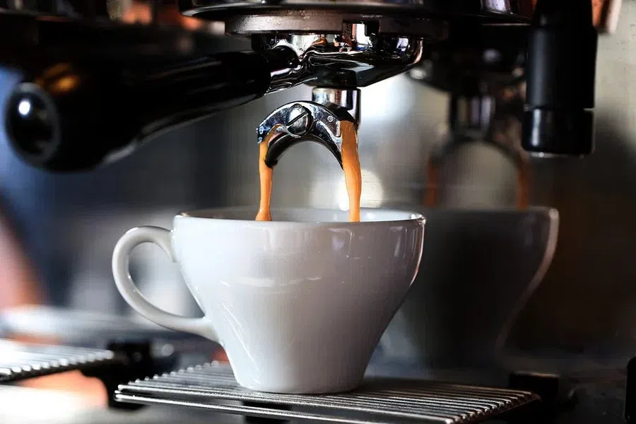 Кофе с кофеином может быть как полезен, так и вреден: выводы учёных