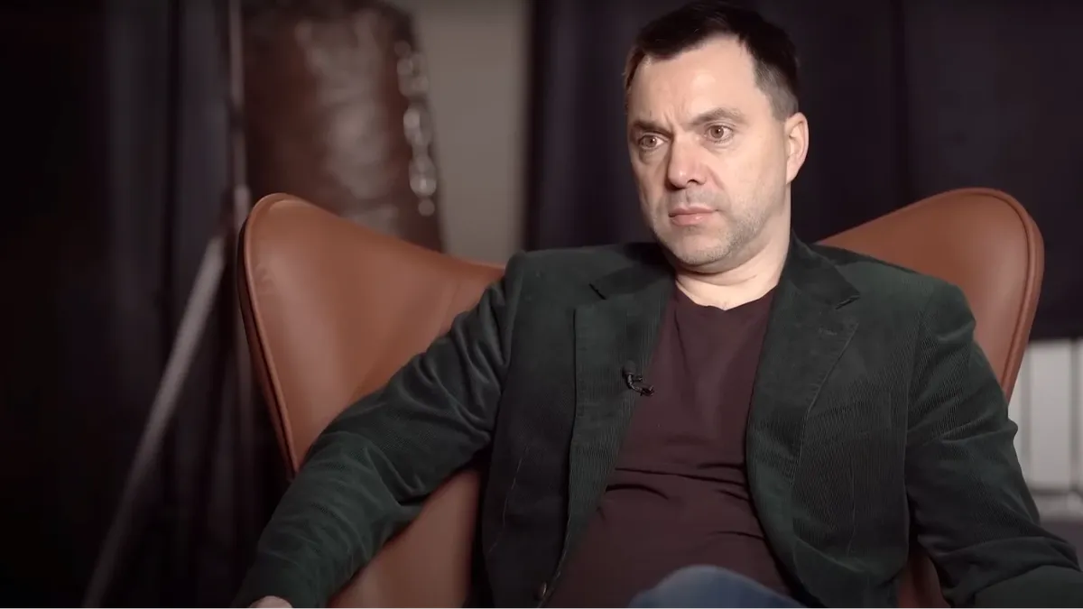 Алексей Арестович в отставке честно называет главные беды Украины – чем занят главный рассказчик и красавчик Украины 