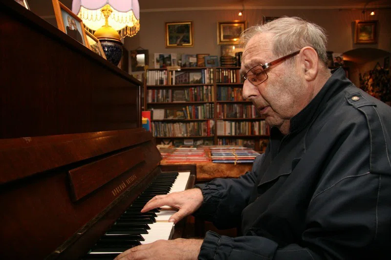 88-летний советский композитор Александр Колкер подвергся нападению в собственном доме