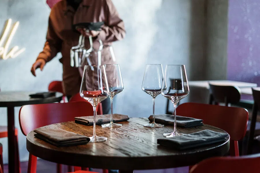 Чаевые для официанта: 12 правил и запретов, о которых каждый официант и бармен отчаянно хотят, чтобы вы знали