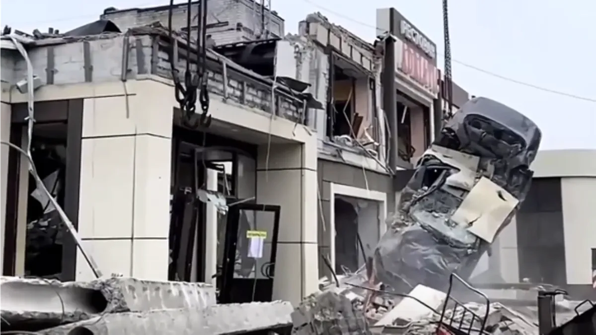 ВСУ обстреляло пекарню в Лисичанске – пятеро погибли, под завалами 40 человек – видео 